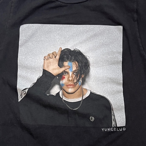 YUNGBLUD 2019 Portrait Front Black Tee Size XS - Picture 1 of 4